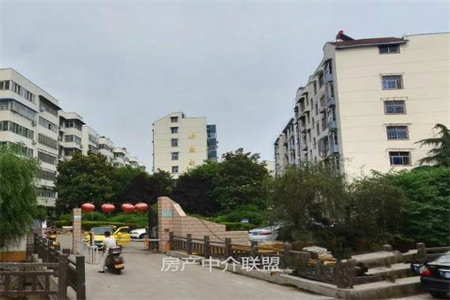 明湖中学附近高档小区精装三室两厅送储藏室车位